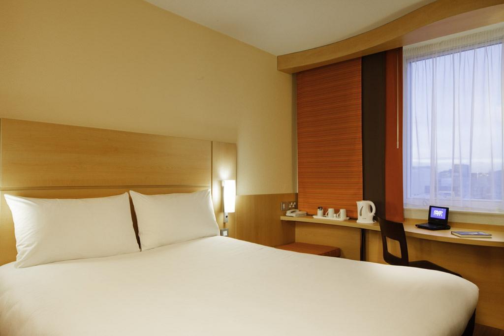 Ibis London Stratford Hotel Bagian luar foto